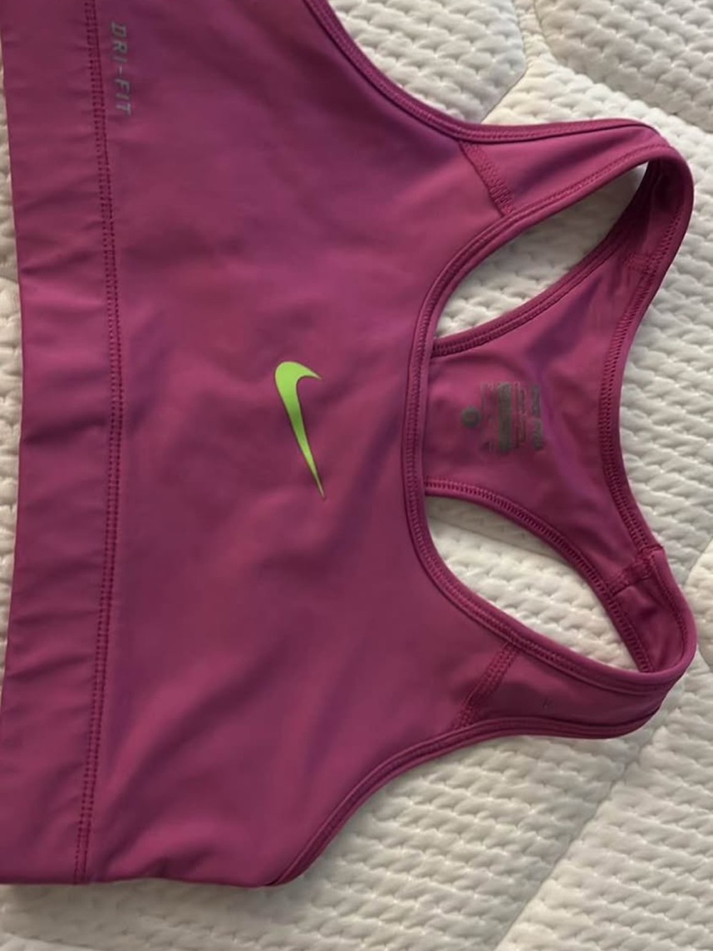 Nike Women's Dri-FIT Sports Bra /Magenta